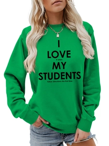 Détail de l'inscription noire sérigraphiée sur le sweat-shirt en coton de couleur verte
