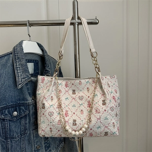 Sac fourre-tout blanc à fleurs avec motifs d'ours, tissu gaufré et chaîne de perles