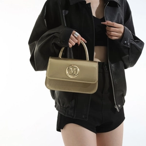 Borsa a mano alla moda in pelle verniciata dorata con logo M in metallo da donna