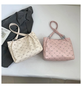 Détails des sacs cabas beige et rose avec imprimé lapin cartoon et texture lisse