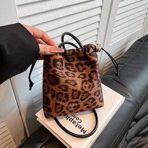 Sac Seau à Cordon Imprimé Léopard pour Femme en Nylon Satiné Petit Sac Bandoulière Vintage pour Sortie Quotidienne