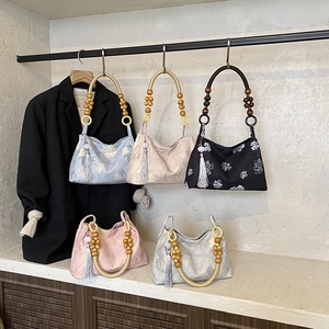 Sac seau rétro style chinois avec poignée en perles de bois et pompon en cinq coloris