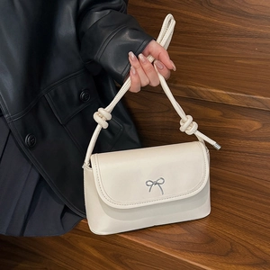 Sac à Épaule en Cuir PU pour Femmes Boucle en Métal Nœud Bandoulière à Nœuds Rabat Sac Bandoulière Élégant Minimaliste Pour le Quotidien