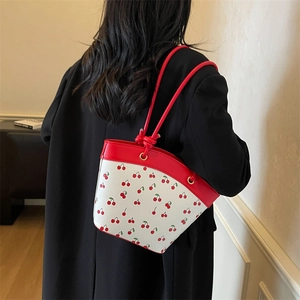 Borsa tote con stampa di ciliegie con manici rossi e tracolle a nodo da donna