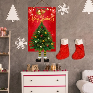 Λεπτομέρεια κόκκινο πανό Merry Christmas με χρυσά γράμματα και ριγέ πόδια ξωτικού