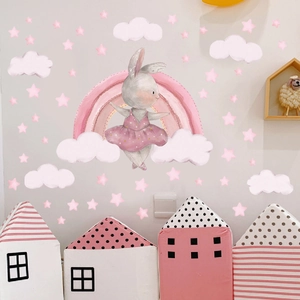 Sticker mural aquarelle pour chambre d'enfant : lapin rose dansant avec arc-en-ciel