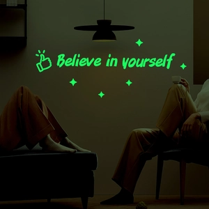 Sticker mural 'Believe in yourself' luminescent vert avec étoiles pour la décoration de chambre