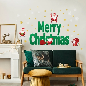 Detail von Weihnachtsmann und Merry Christmas Wandaufklebern auf grünem Innenwandhintergrund