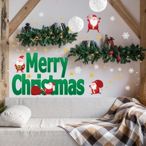 Detailansicht der Wohnzimmerwand mit Weihnachtsmann- und Merry Christmas Stickern