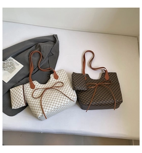 Ensemble cabas à motif vintage avec nœud décoratif et petite pochette assortie