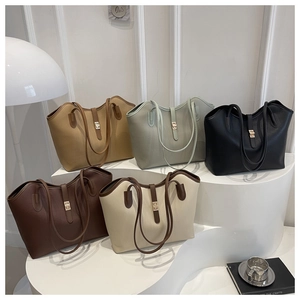 Detailed display of tote bags in five colors with lychee texture and metal buckle