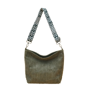 Grand sac cabas en velours côtelé vert armée avec bandoulière tissée large et zip