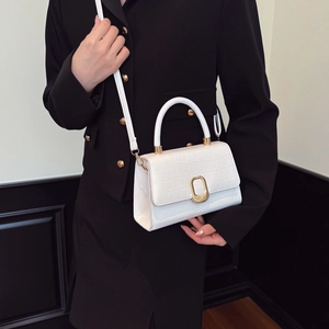 Sac à main blanc chic avec motif crocodile, fermoir doré et bandoulière amovible