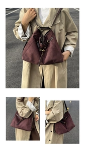 Détails du cabas en daim bordeaux avec bandoulières en cuir et boucles métalliques dorées
