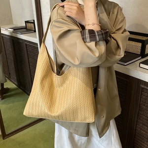 Retro woven beige hobo shoulder bag for women with minimalist aesthetic and large capacity