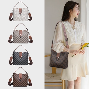 Women's vintage bucket bag with checkered pattern and wide printed strap in 4 colors