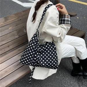 Grand sac fourre-tout à pois noir et blanc minimaliste pour les déplacements quotidiens