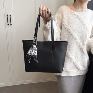 Minimalistische schwarze PU-Leder Shopper Tasche für Damen mit modischem Seidentuch-Detail