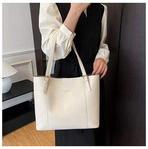 Sac fourre-tout chic en cuir PU blanc crème avec lettrage doré dans un cadre élégant