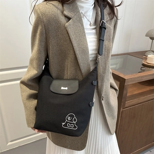 Borsa tote in tela nera alla moda con simpatico cane e fibbia a forma di osso da donna