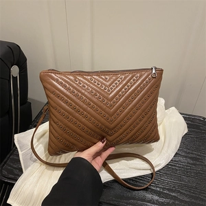 Borsa a Busta in Pelle PU Alla Moda Trapuntata a V Con Rivetti Borsa a Tracolla Piccola Borsa Quadrata Per Donna Quotidiana Festa