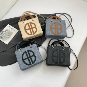 Borsa a Tracolla Quadrata in Pelle PU da Donna Colore a Contrasto Decorazione Lettera Borsa alla Moda Quotidiana Borsa Tote