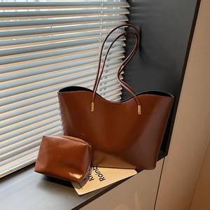 Vintage Women PU Leather Large Capacity Tote Bag Minimalist Commuter Shoulder Bag With Sub-Bag Gold Metal Hardware