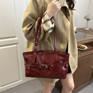 Sac fourre-tout rétro en cuir PU bordeaux avec bandoulière réglable pour la mode
