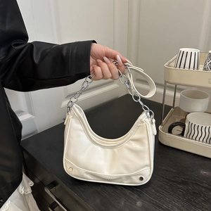Glossy Patent Leather Crescent Hobo Bag For Women Silver Chain Shoulder Underarm Bag Solid Color Fashion Dumpling Bag Handbag