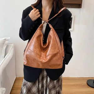 Bolso de hombro hobo minimalista grande en marrón con cuero de grano retro mujer