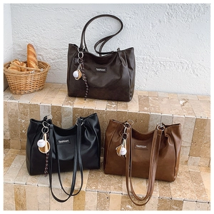 Detailed comparison of three vintage leather tote bags in dark coffee, black, and tan colors
