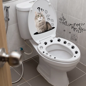 Creatieve grijze kat toiletsticker set met zwarte pootafdrukken en muurstickers