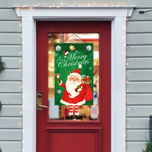 Κάθετο πράσινο πανό Merry Christmas με Άγιο Βασίλη σε κόκκινη ξύλινη πόρτα σπιτιού