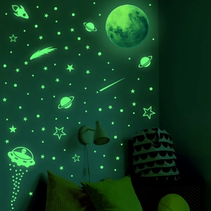 Stickers muraux espace phosphorescents montrant la lune et les étoiles la nuit