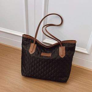 Women Large Capacity Quilted Tote Bag Lightweight Nylon PU Leather Patchwork Commuting Casual Shoulder Bag Solid Color