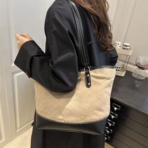 Minimalist beige contrast stitching tote bag with diamond quilted texture and black handles