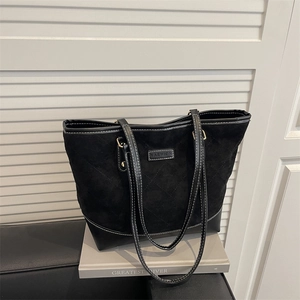 Black large capacity tote bag with quilted diamond pattern and leather patchwork