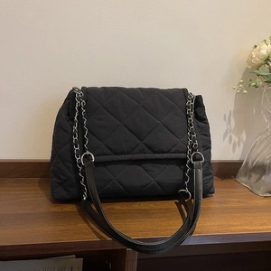 Women Quilted Shoulder Bag Large Capacity Chain Underarm Bag Rhombus Stitching Crossbody Bag Fashion Fabric Handbag
