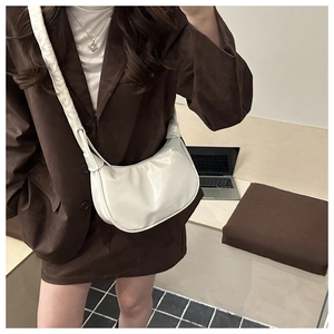 White glossy pleated crescent bag with thick padded strap for women's autumn fashion