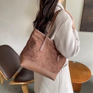 Retro brown large capacity tote bag with diamond stitching and rivets on model
