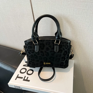 Borsa vintage con stampa leopardata in ecopelliccia con manici in pelle nera