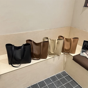 Women Retro PU Leather Tote Bag Large Capacity Minimalist Commuter Shoulder Bag Autumn Winter Fashion Solid Color Handbag