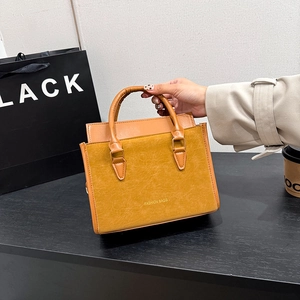 Sac À Main Fourre-Tout Rétro Pour Femmes En Cuir PU Texture Suédine Grande Capacité Sac Bandoulière Mode Style Minimaliste