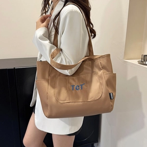 Grand sac cabas minimaliste en toile kaki avec broderie TGT pour le quotidien