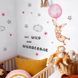 Detail of bunny balloon wall decal in nursery with SEI WILD UND WUNDERBAR text