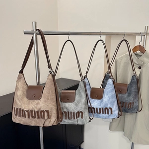 Hobo canvas shoulder bags in vintage colors with retro leather accents and metal buckles