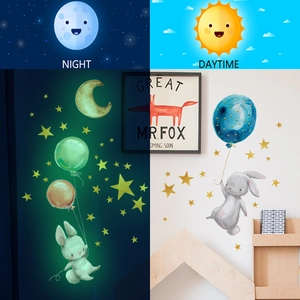 Autocollants muraux lapin lumineux montrant l'effet de lueur de jour et de nuit au mur