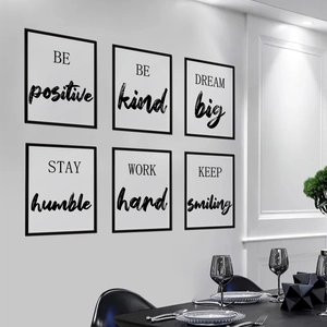 Dettagli di sei stampe murali minimaliste in bianco e nero con citazioni motivazionali