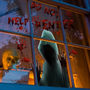 Detaillierte Halloween-Fensteraufkleber mit blutigen Handabdrücken und Hilfe-Text