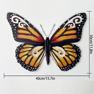 Detalle del adhesivo de pared mariposa 3D de 40cm con dimensiones de 15,7x11,8 pulgadas naranja